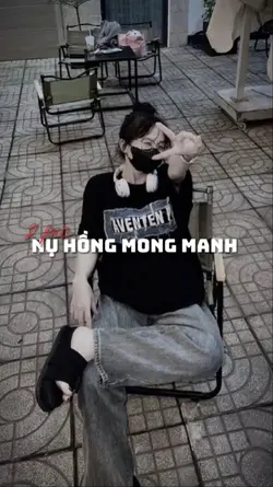 NỤ HỒNG MONG MANH 