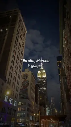 Es alto y guapo  