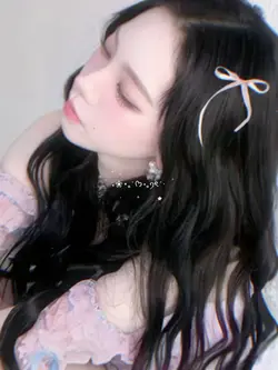 2 pics cute >.<