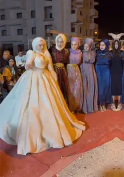 👰