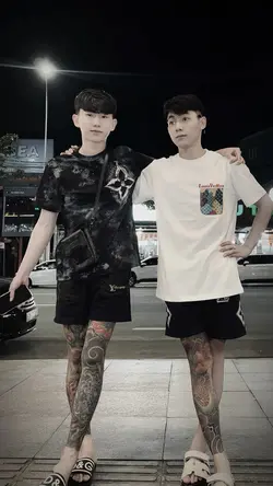 Ai đi cùng bạn
