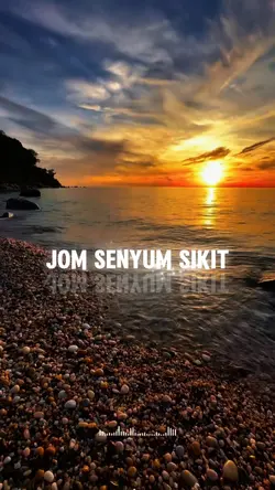 senyum sikit