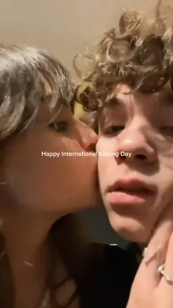 happy Kissing day