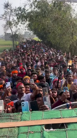 Crowd taking picture