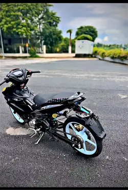 Đằng sau ẩn giấu