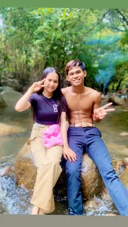 ក្រមុំតែងខ្លួន
