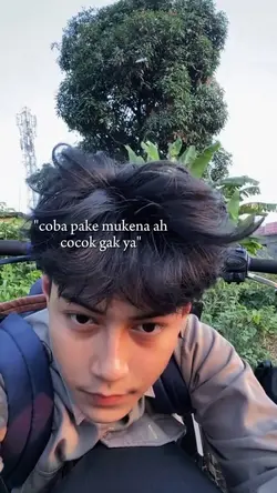 coba pake mukena ah 