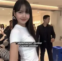 izlemekle yetindiler