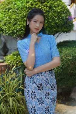 Phê Pha Quên Kẻ Lạ