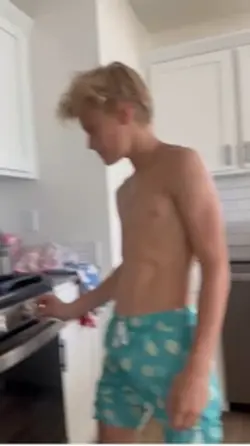 Making noodles 