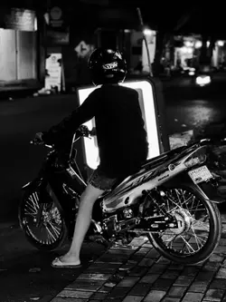 hitam putih 