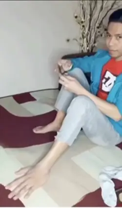 I have 3 hands