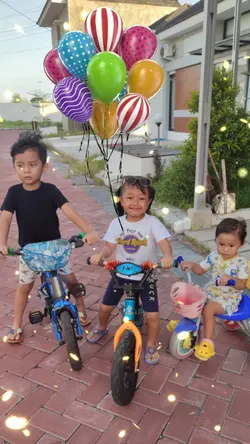 Kids and Balloons