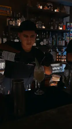 COCTAILS CLUB