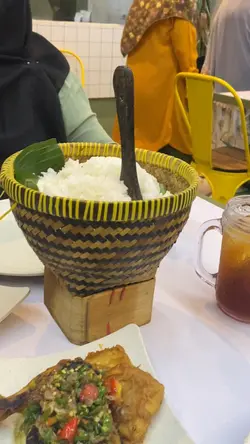 Makan sekeluarga