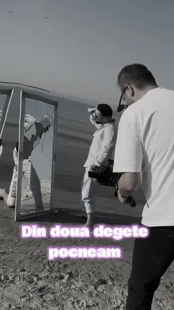 Din două degete 