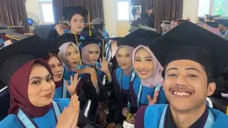 Transisi wisuda 
