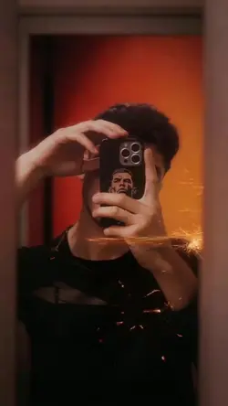 Ateşli Glitch Selfie