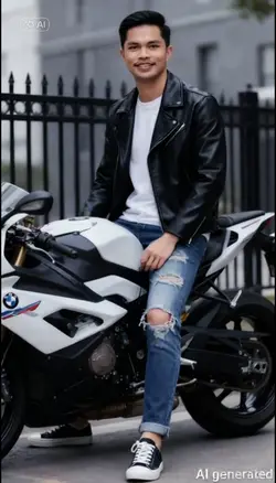 Pria Naik Motor 
