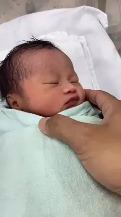 baby sneezing trend