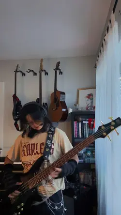 Bass guitar :3