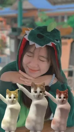 Kucing Joged Bertiga