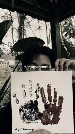 menjaga memeluk diri