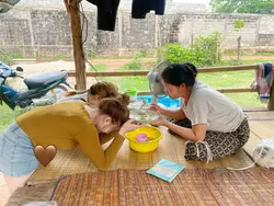 ປີໃຫມ່ຢ່າລືມພາກັນສົມມ່າພໍ່ແມ່