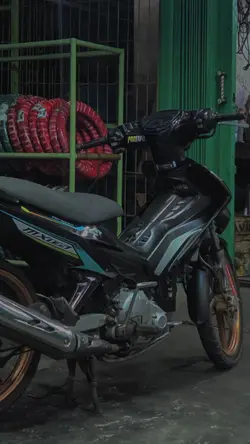 tetap tersenyum 