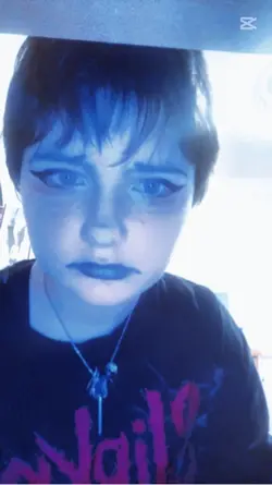 UNEVEN AHH EYELINER
