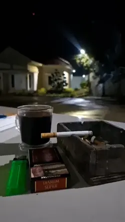 sedang menikmati 