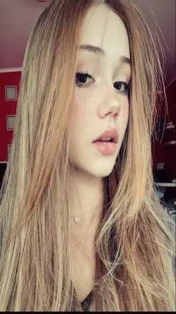 stretched photo