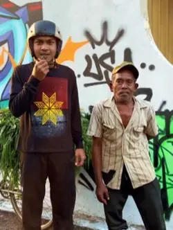 laki laki bekerja