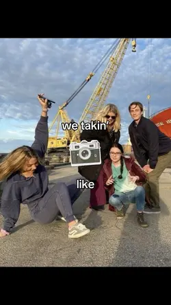 WE TAKIN PICS LIKE