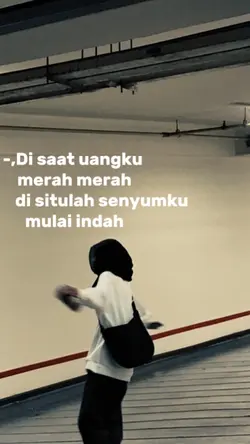 di saat senyumku