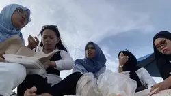 cewe jajan