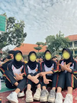 4 stiker bisa digesr