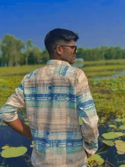 সাদা আকাশের মেঘের 