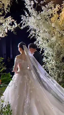 wedding moment 