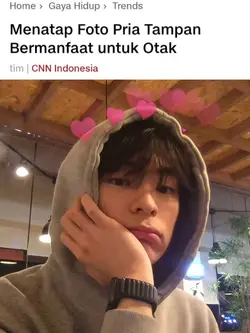 menatap pria tampan