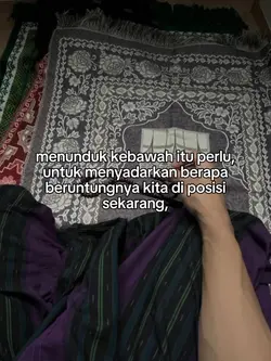 menunduk kebawah itu
