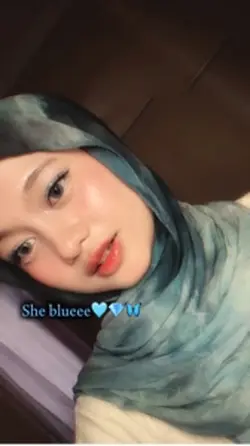 She blue red pink 