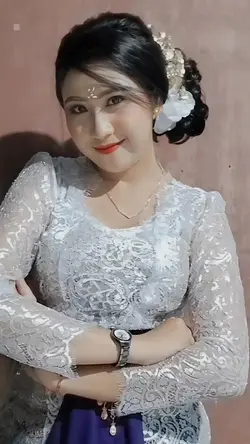 paras ayu kenyemne 