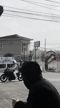 slowmo hitam putih