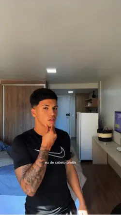 Eu de cabelo pretin