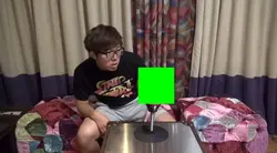 嫌いな奴の顔入れろ!!
