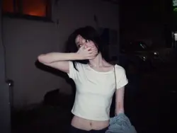 khuôn mặt đáng thươn