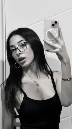 CHICA ATRACTIVA 