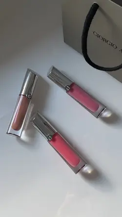 Unboxing lipstick 