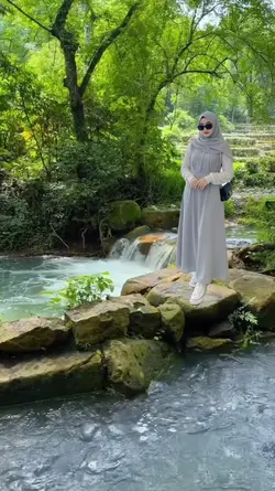 Dipinggir sungai